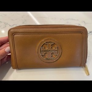 Tory Burch Amanda Leather Wallet